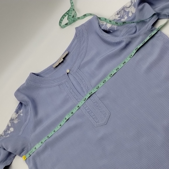 LOFT Blue/White Pin Striped Blouse Size Medium White Floral Applique on Sleeve - Picture 6 of 9